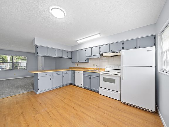 2nd image of 3706 S Pine Ave APT 1