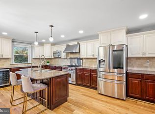 10217 Kilburn Rd, Philadelphia, PA 19114