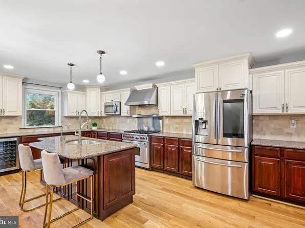 10217 Kilburn Rd, Philadelphia, PA 19114