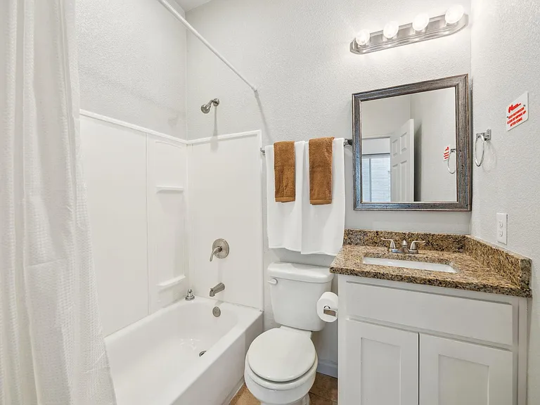 Downstairs bathroom (shared by rooms A and C)