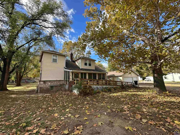 1221 NW Gordon St, Topeka, KS 66608