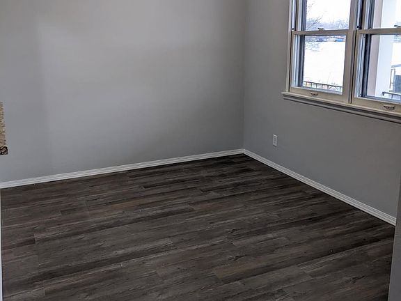 3rd image of 8 Rosewood Ln