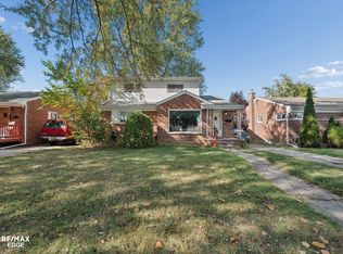10011 Garvett St, Livonia, MI 48150