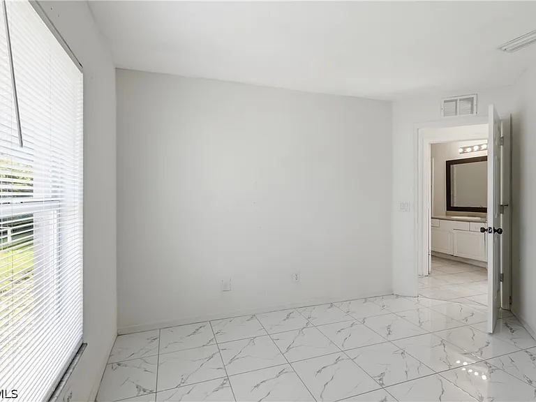 1403 Curtis Ave S — Photo 24