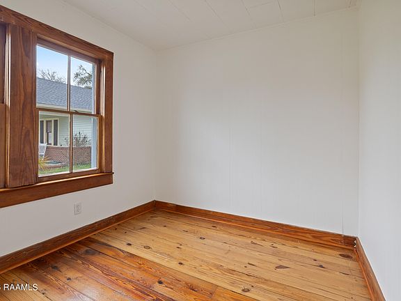 5th image of 114 Van Buren St
