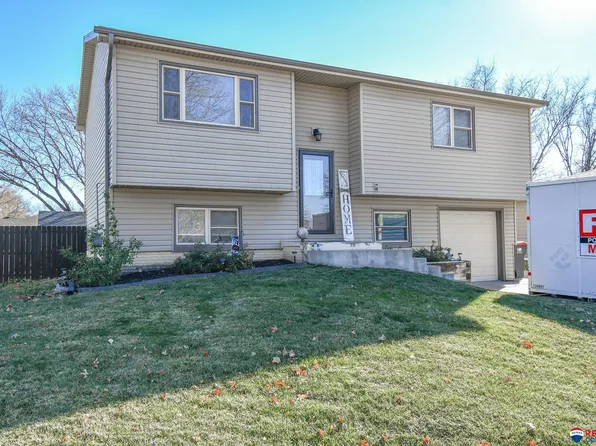 1730 SW 23rd St, Lincoln, NE 68522