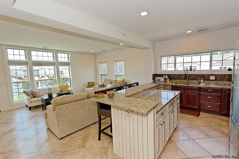 4th image of 806 VLY POINTE Drive