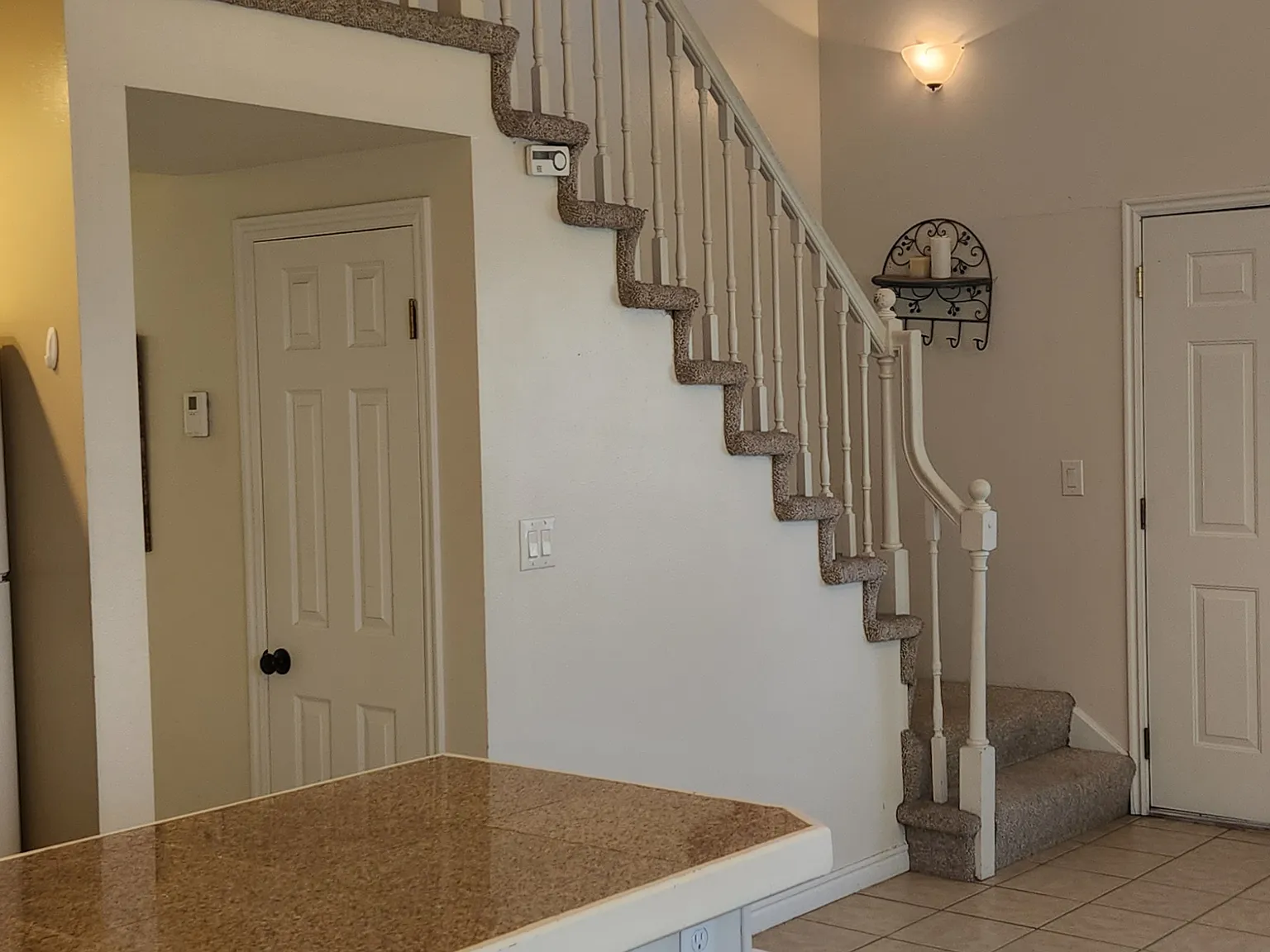 3 bed, 1083 sqft, $605 — Photo 3