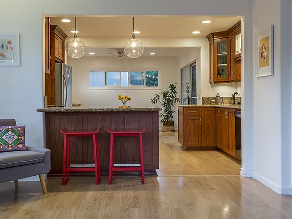 3rd image of 2247 Meyer Pl