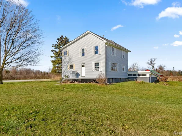 9996 Springborn Rd, Casco, MI 48064