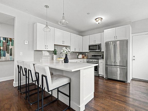 4th image of 9 Upham Ave #2