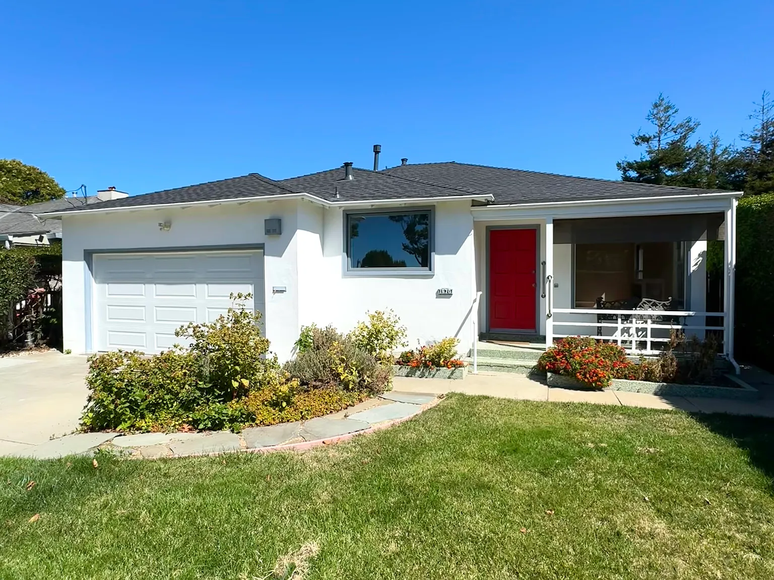 3 bed, 1.5 bath, 1110 sqft, $4,950 — Photo 1