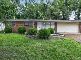 2365 Hallwood Dr, Saint Louis, MO 63136