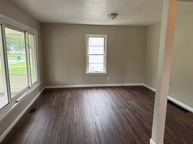 4 bed, 1047 sqft, $1,550 — Photo 2