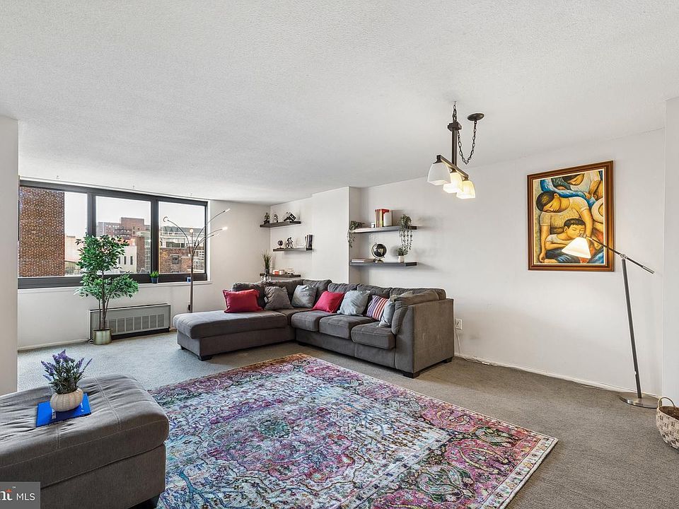 1st image of 1420 Locust St APT 8G