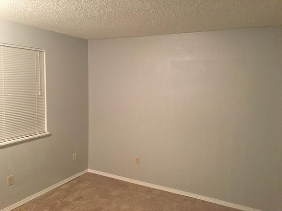 5th image of 2530 NE Parkwood St #253013