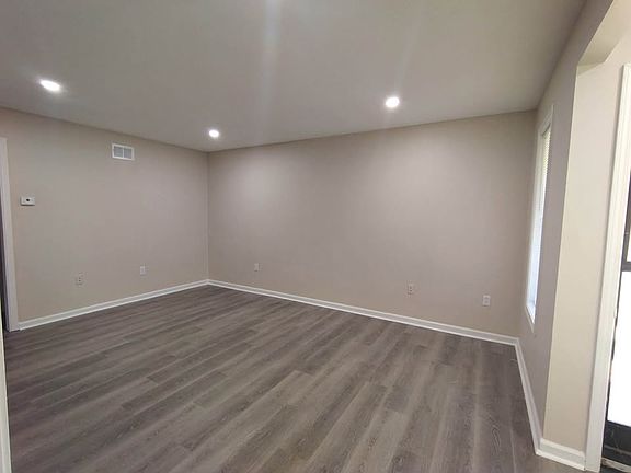 3rd image of 6436 Oak Park Dr #1