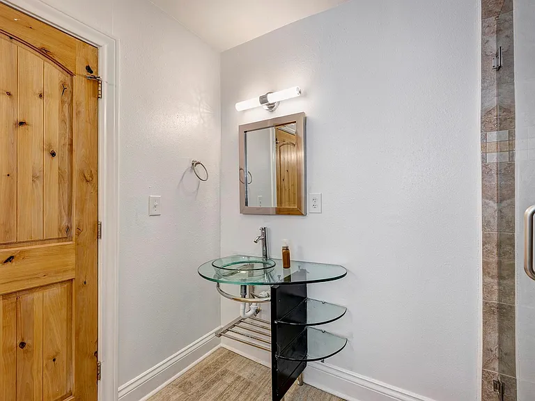 1811 Marshall St — Photo 11