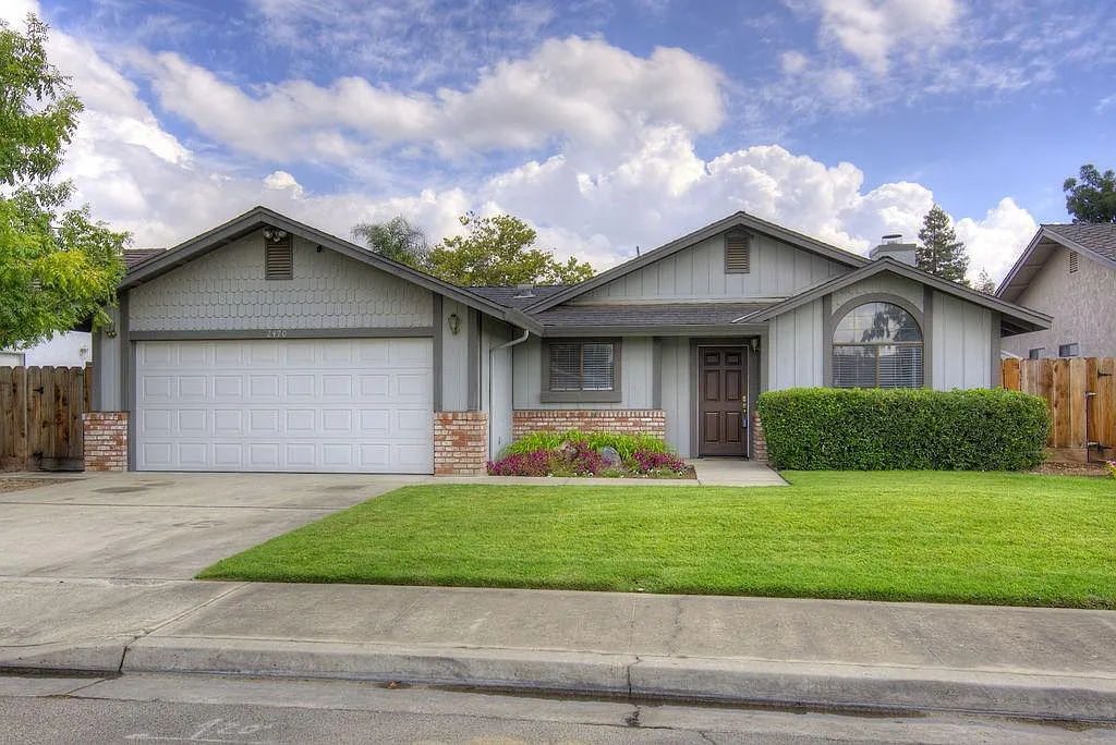2470 Oxford Ave photo 1