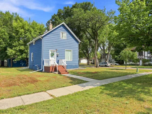 1331 10th Ave N, Fargo, ND 58102
