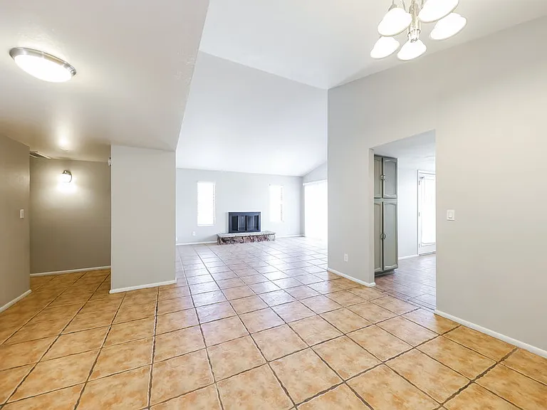 6630 W Poinsettia Dr — Photo 5
