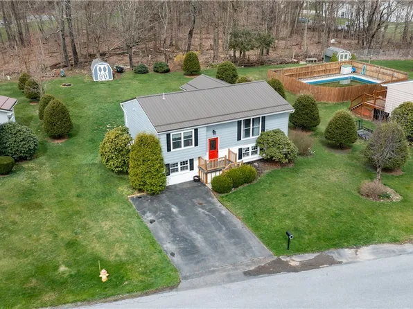 222 Adams Dr, Salix, PA 15952