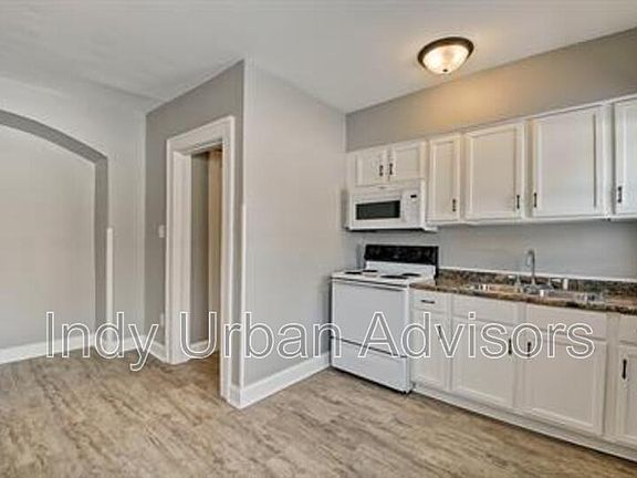 3rd image of 412 N Bradley Ave #1