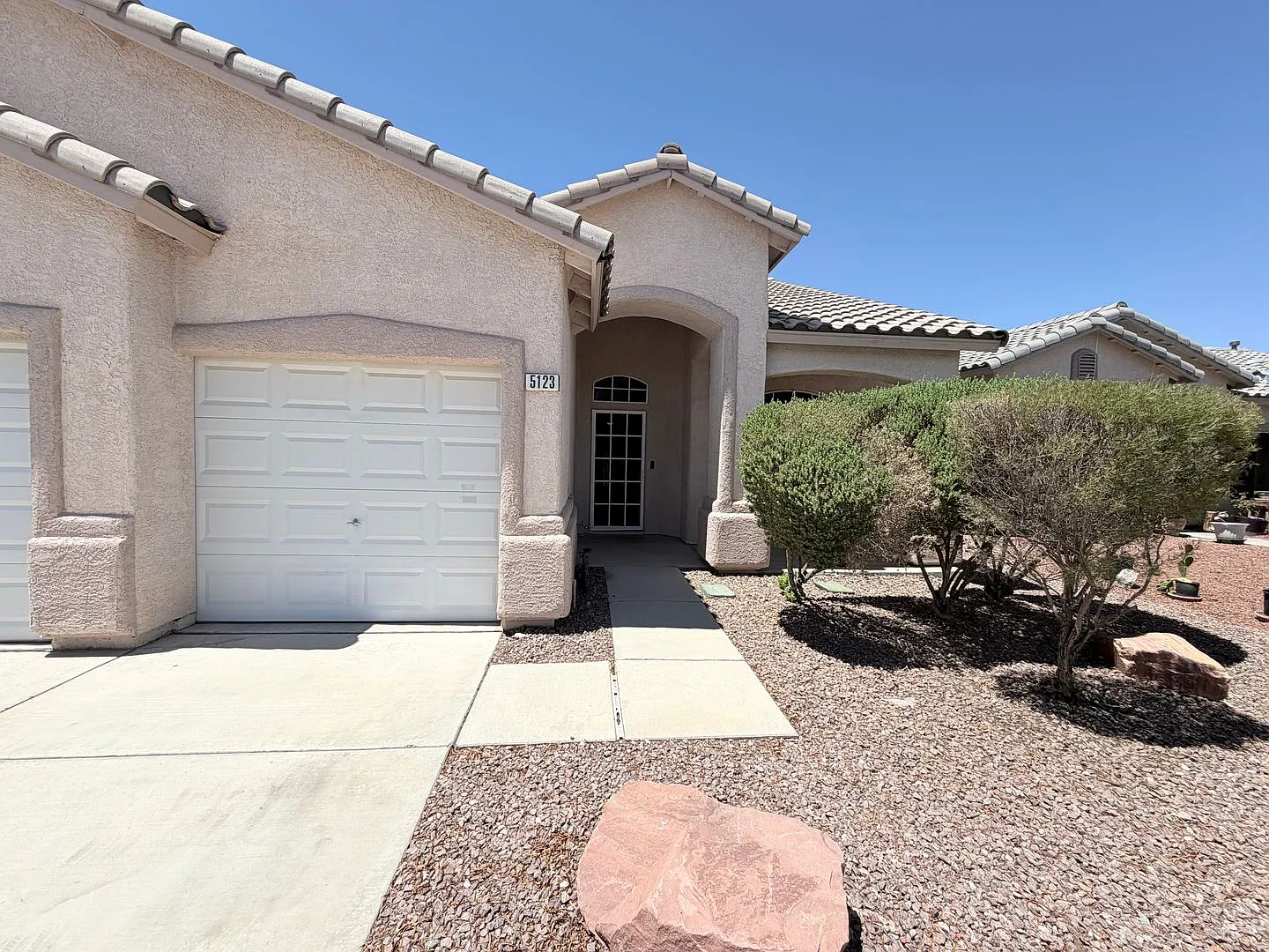 Beautiful Single-Story Home with 3-Car Garage & Covered Patio — Photo 2