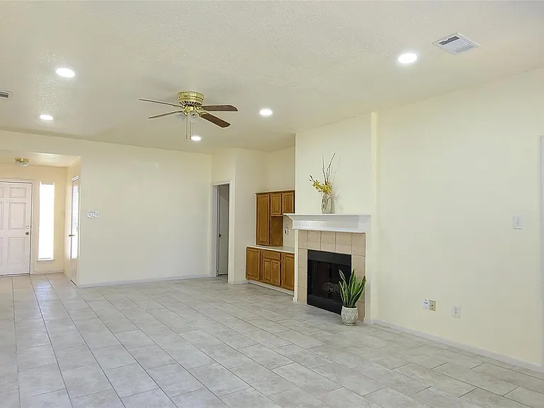 19330 Larissa Dr — Photo 23
