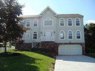 571 Kimble Dr, Glenshaw, PA 15116