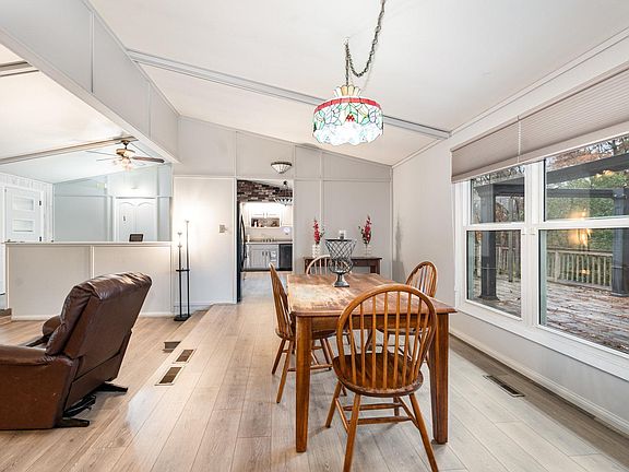 4th image of 20942 Nightingale St NW