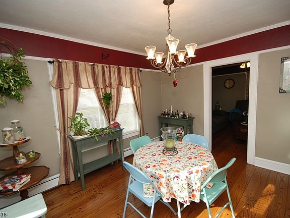 3rd image of 1511 Brooks Blvd