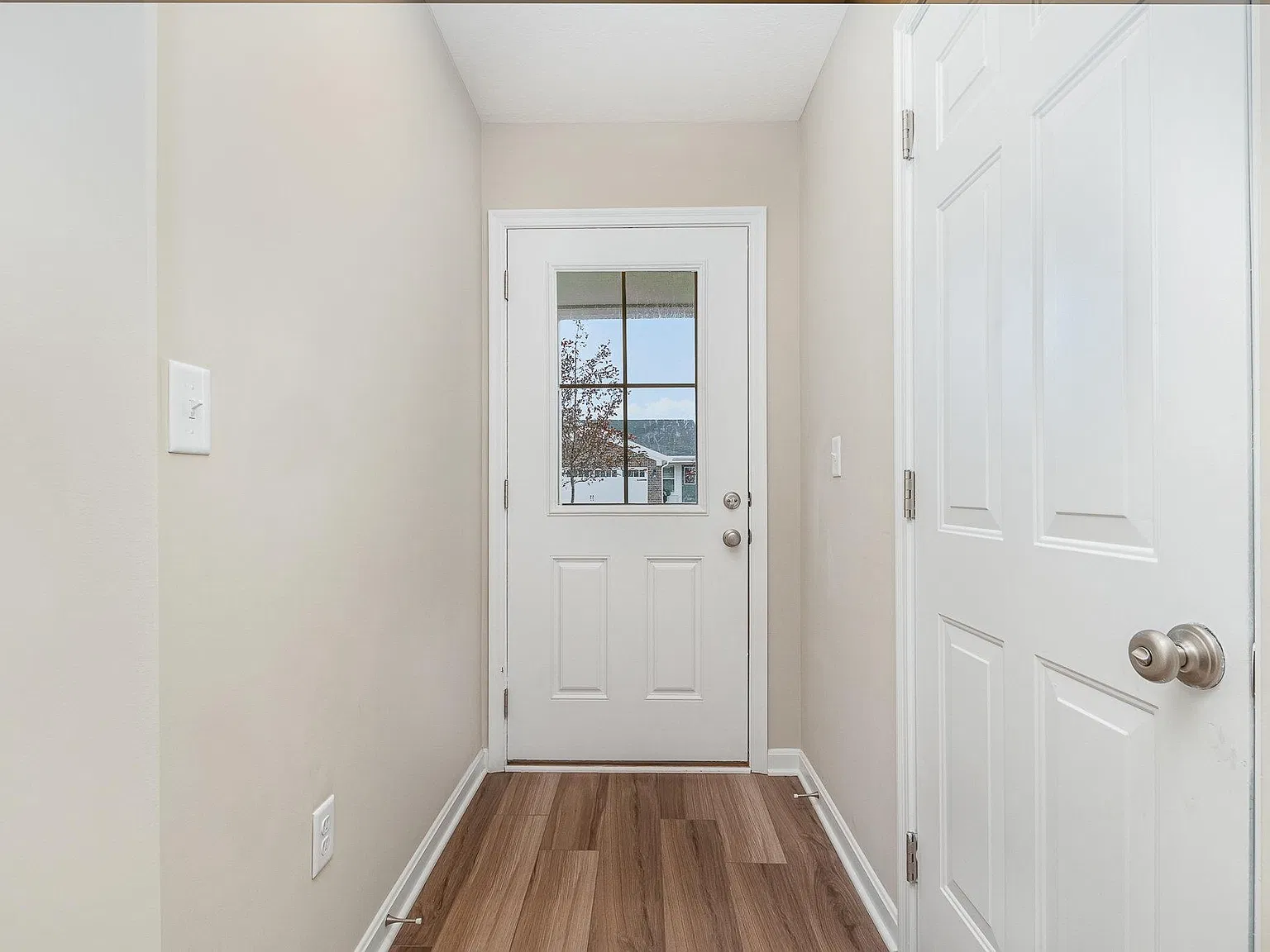 3 bed, 1657 sqft, $2,395 — Photo 2