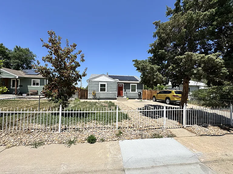 2745 W Archer Pl — Photo 3
