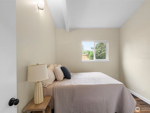 5th image of 328 Ensign Avenue NW