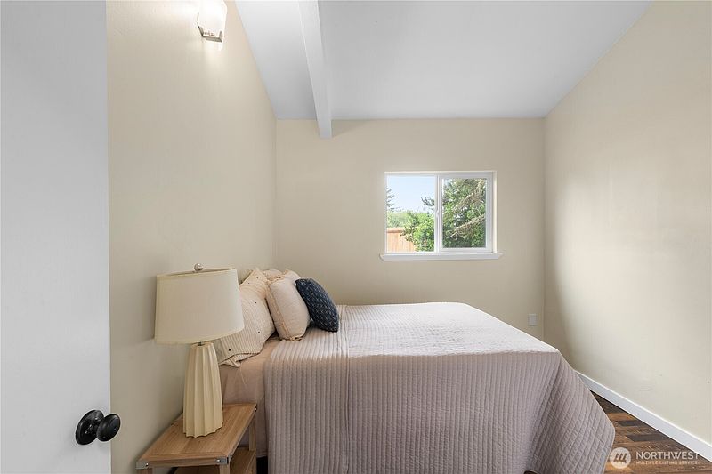 5th image of 328 Ensign Avenue NW