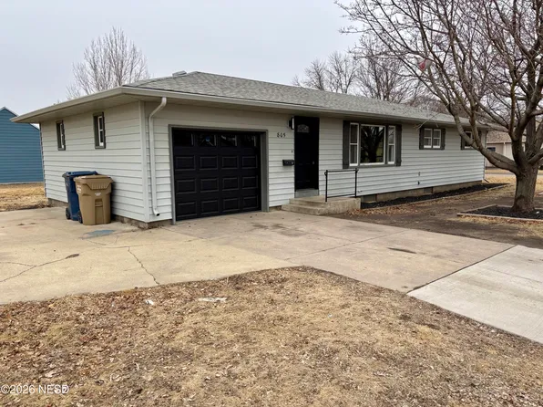 805 3rd Ave NW, Watertown, SD 57201