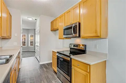 4th image of 762 Commerce Blvd