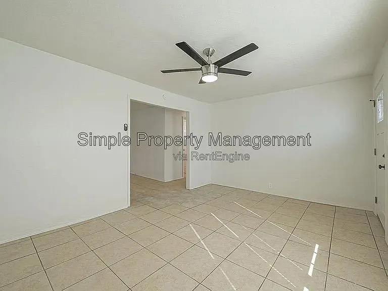 4 bed, 1.0 bath, 1110 sqft, $1,250 — Photo 2