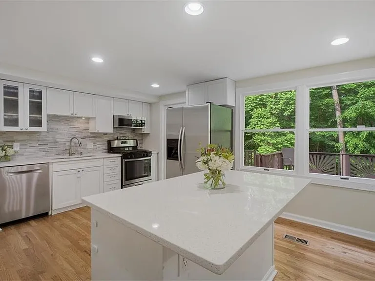 9470 Hillside Dr — Photo 12