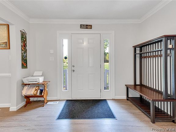 3rd image of 207 Crescent Dr