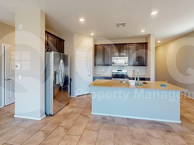 5940 N Umbra Ct — Photo 3