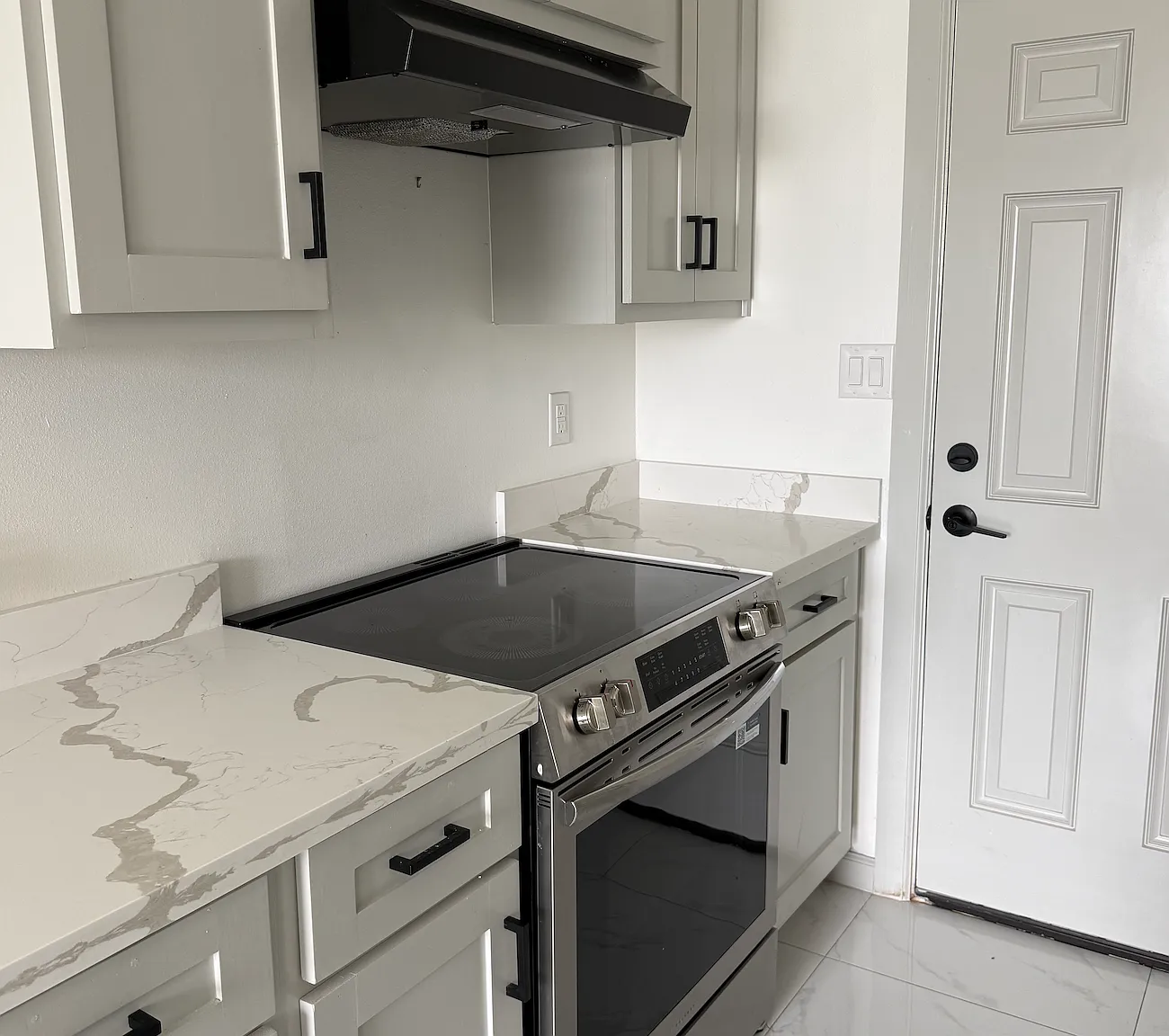 3 bed, 1077 sqft, $2,000 — Photo 3