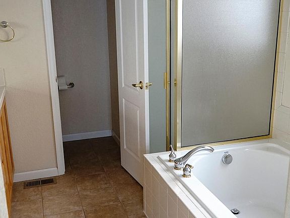 4th image of 1609 Golden Bear Dr