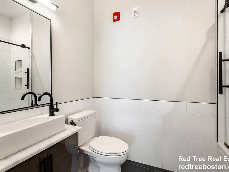 142 Pleasant St #4 — Photo 15