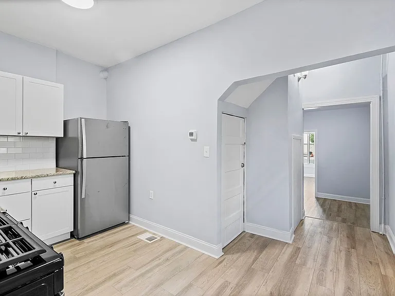 Lancaster_3950 — Photo 10