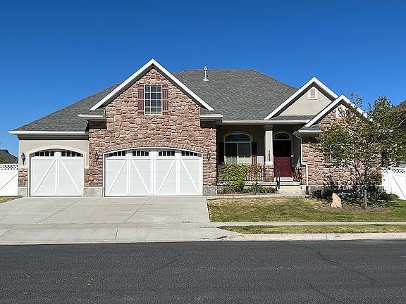 2nd image of 5689 N Helm Ln