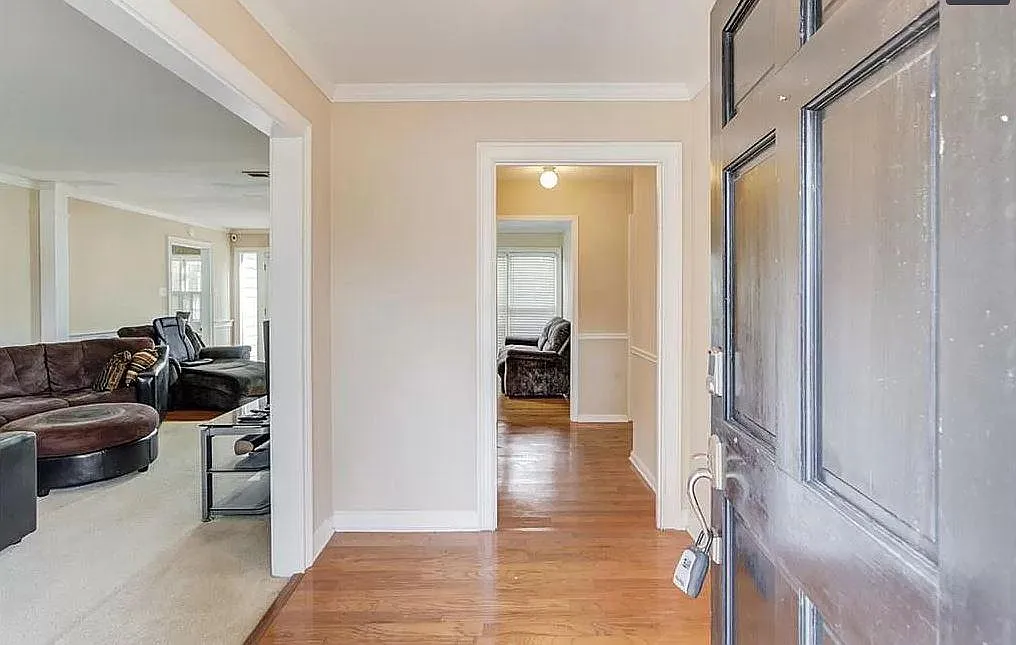 3 bed, 1992 sqft, $2,150 — Photo 3