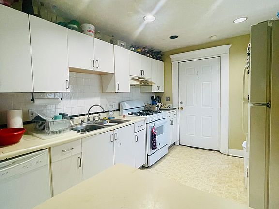 3rd image of 172 W 8th Ave #B