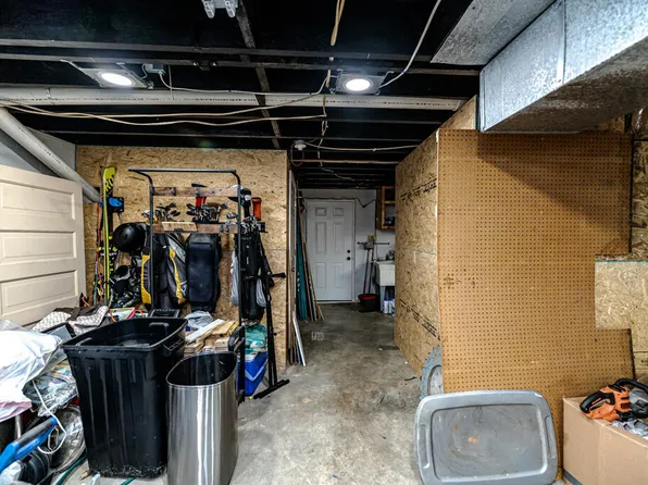 2005 Longwood Ave, Sanford, NC 27330